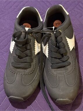 GUESS Black and White Men’s Low-Top Sneakers